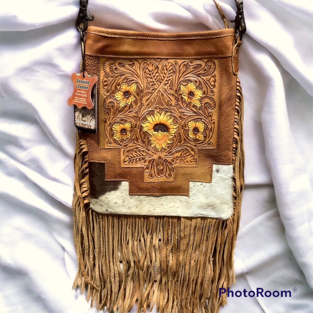🌻🌻NWT Hand tooled sunflower leather & hide crossbody🌻🌻